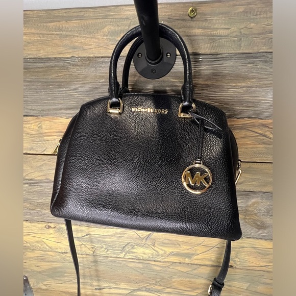BIN047.2 LIKE NEW Michael Kors MK Logo Gold Charm Black Pebble Leather Satchel - Picture 4 of 10
